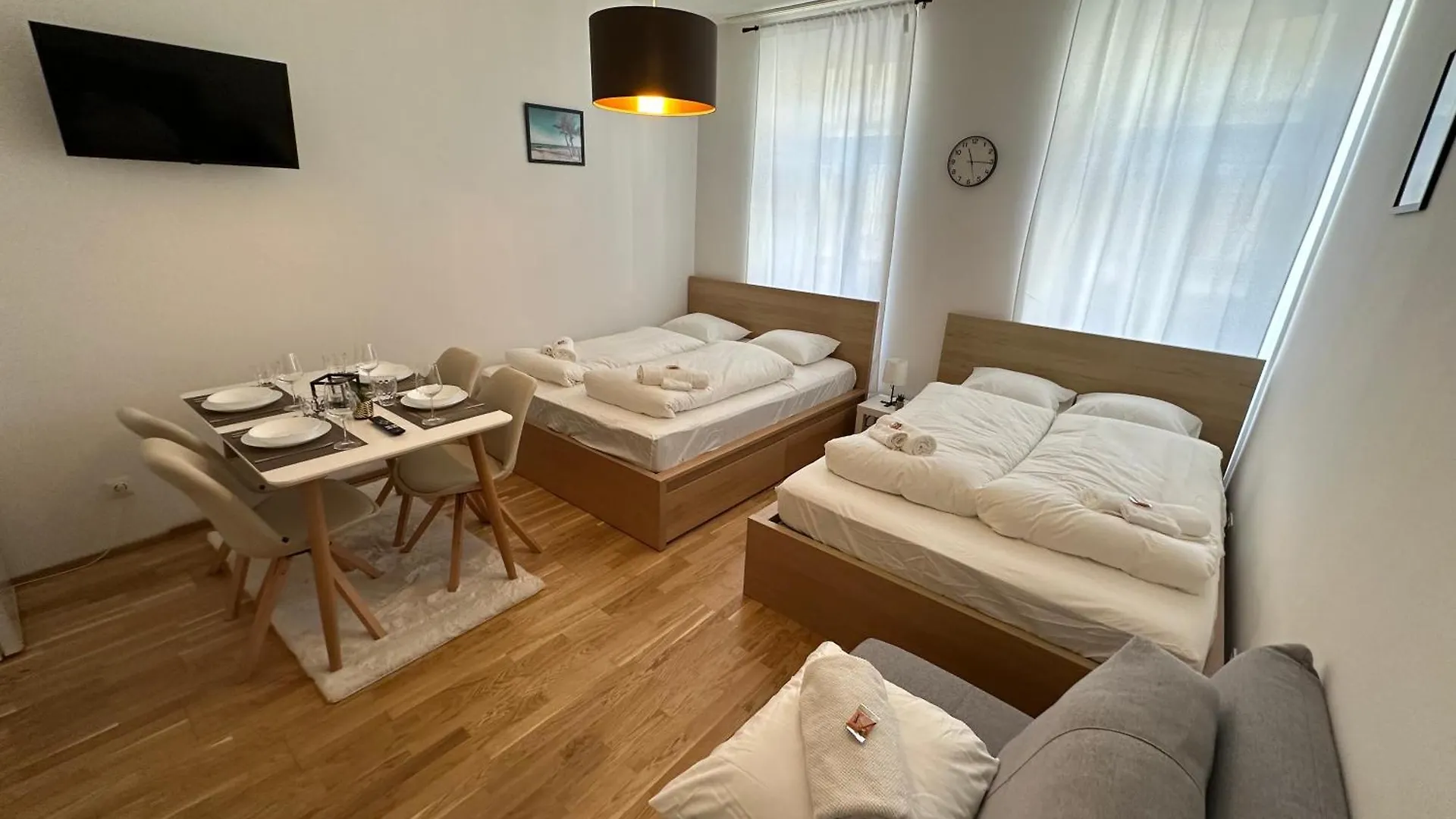 Cozy 5-Person Apartment In Vienna 6