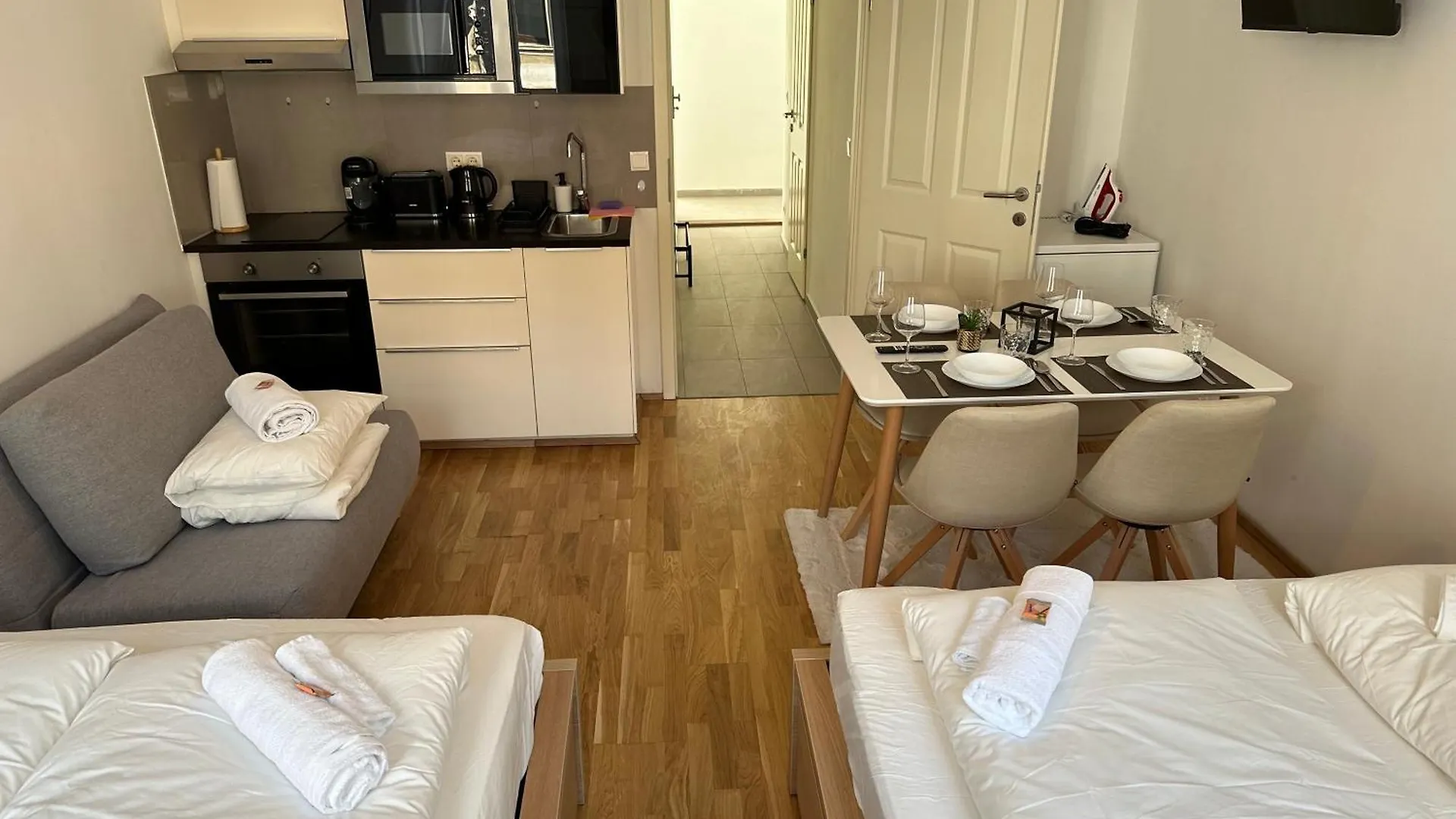 Cozy 5-Person Apartment In Vienna 6 0*,  Austria