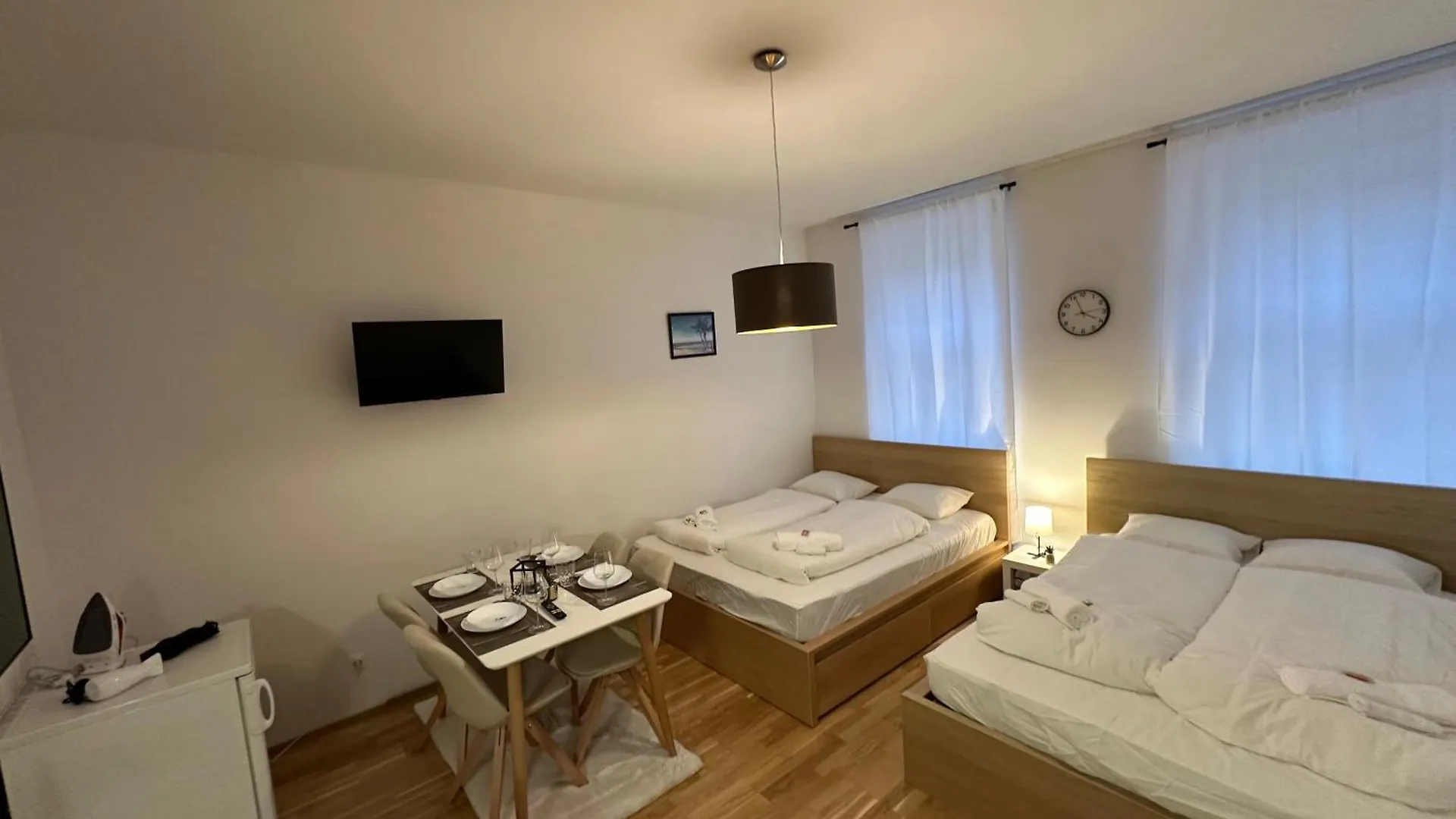 Cozy 5-Person Apartment In Vienna 6