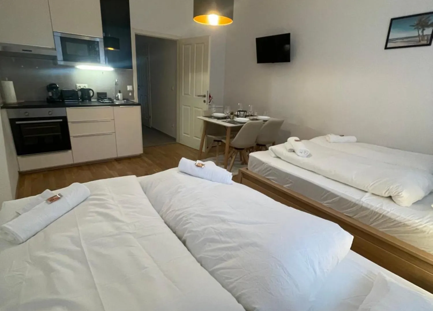 Cozy 5-Person Apartment In Vienna 6