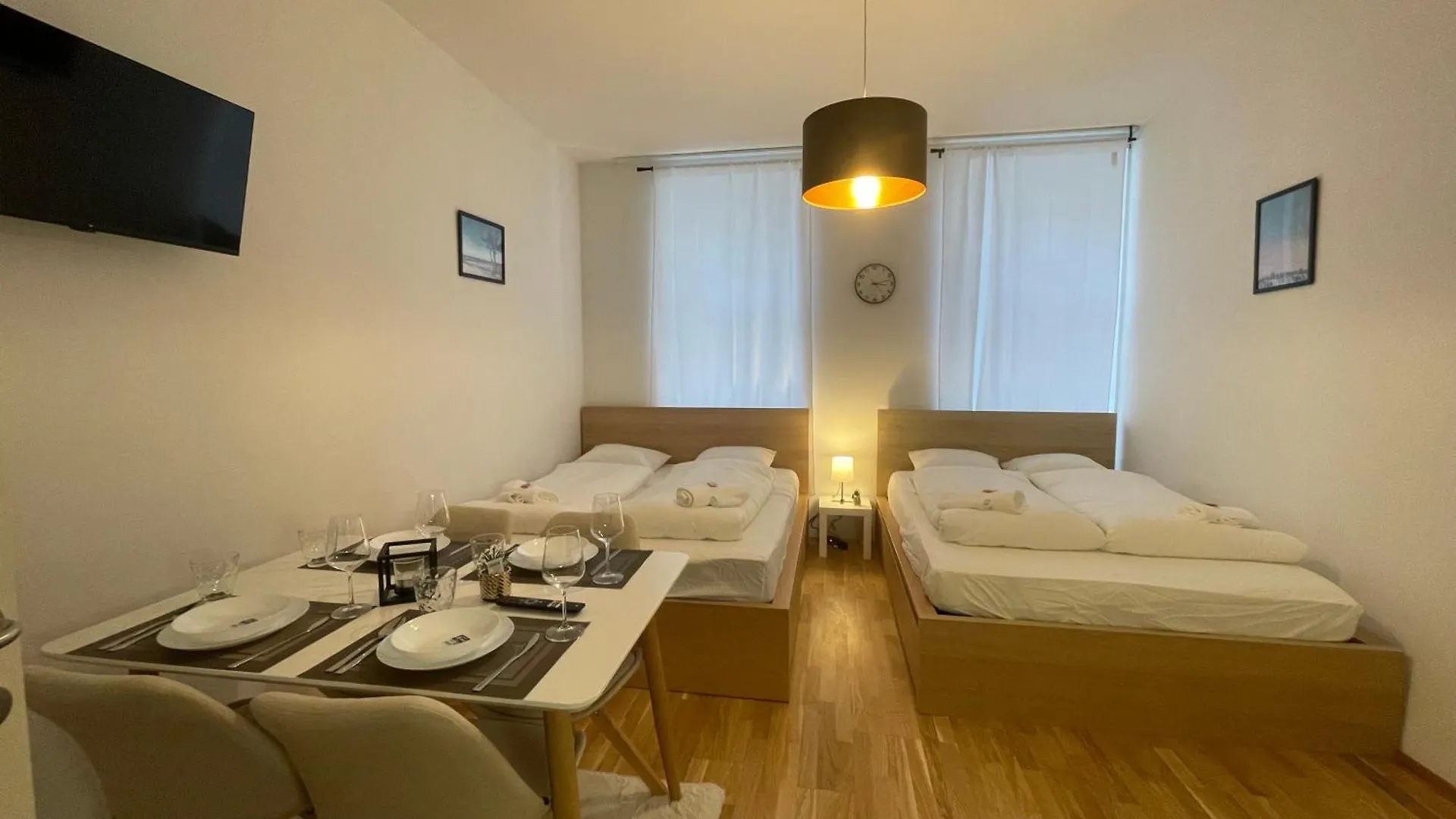 Cozy 5-Person Apartment In Vienna 6