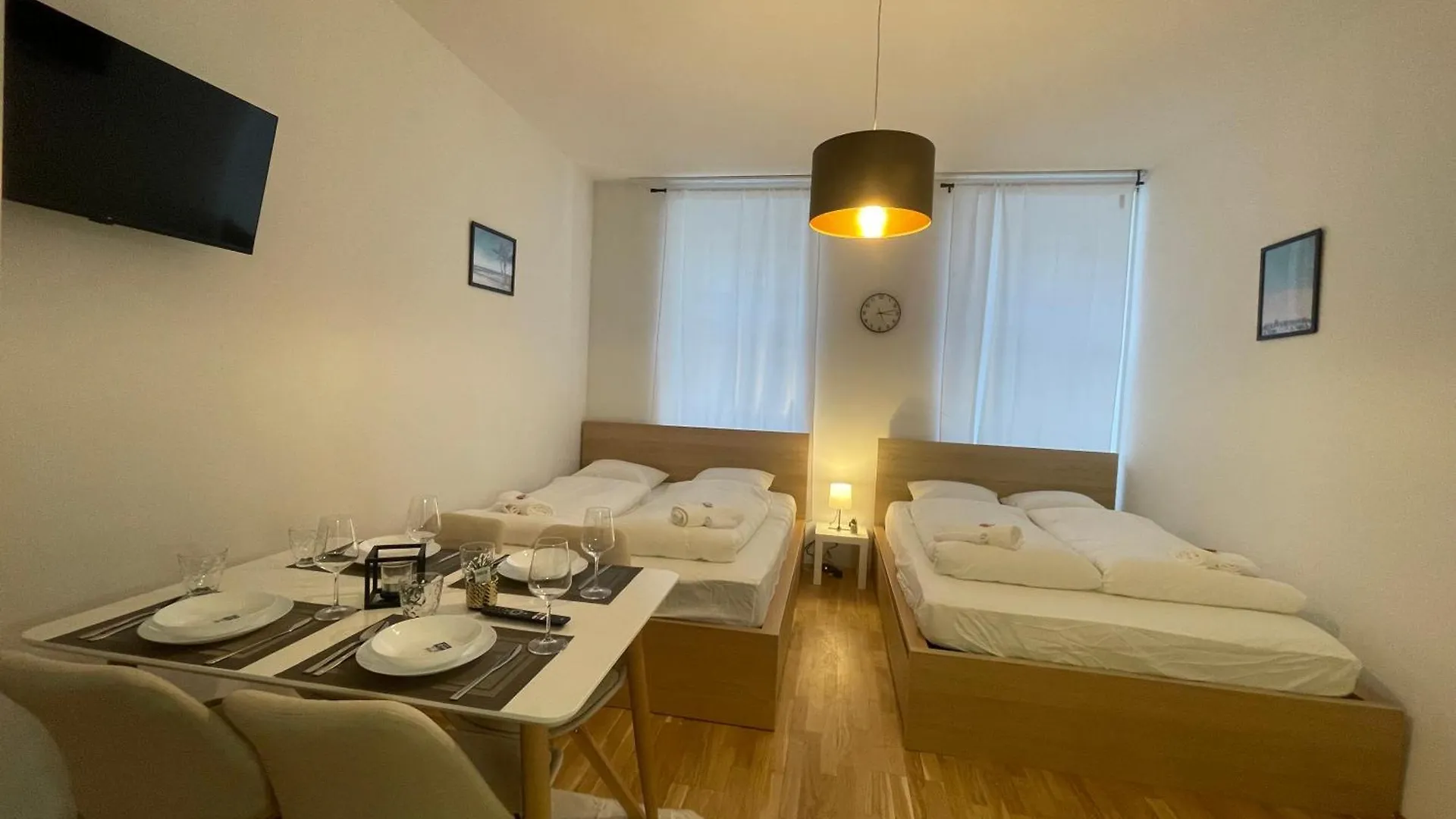 Cozy 5-Person Apartment In Vienna 6 Austria
