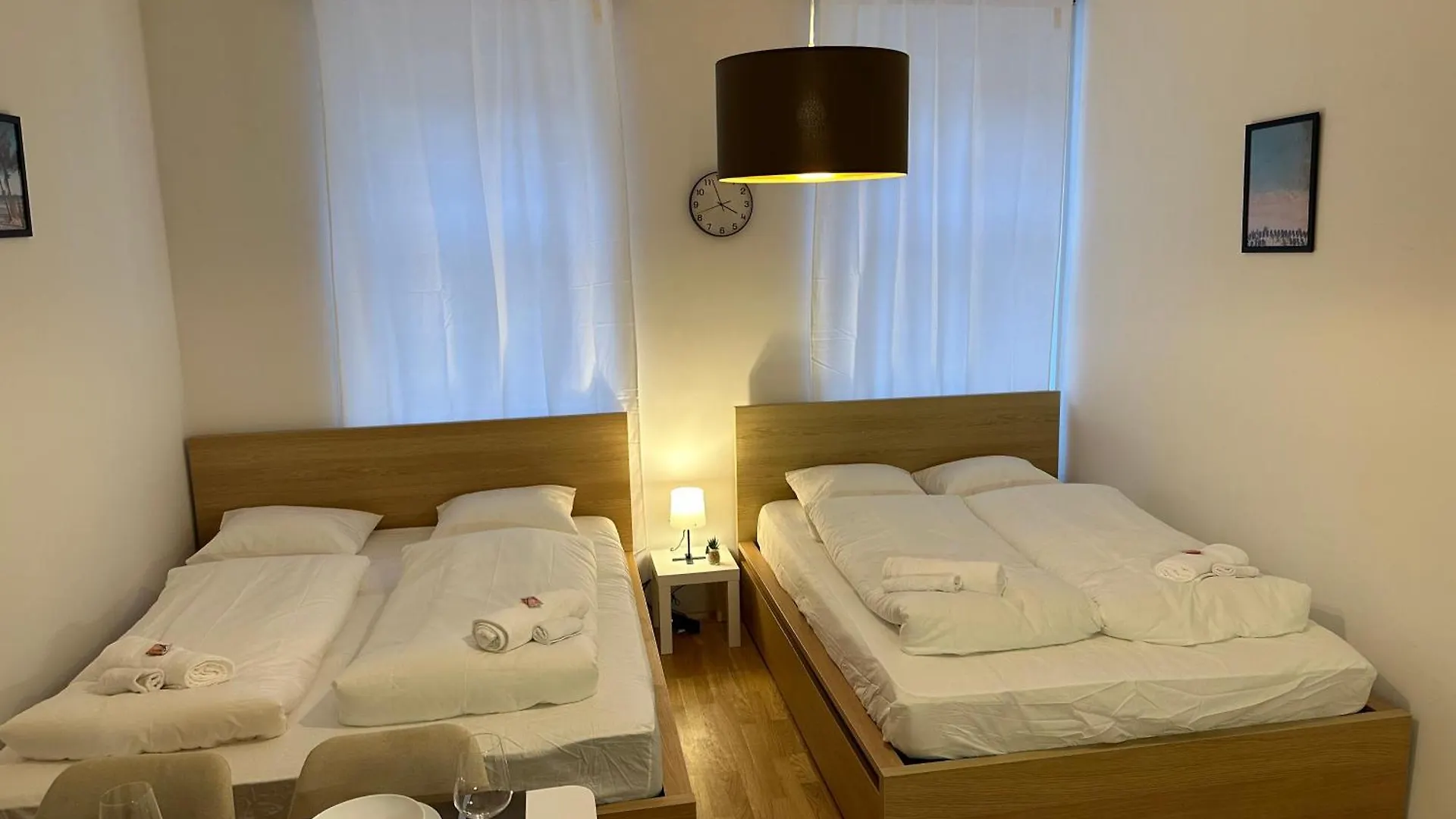 Cozy 5-Person Apartment In Vienna 6 Austria